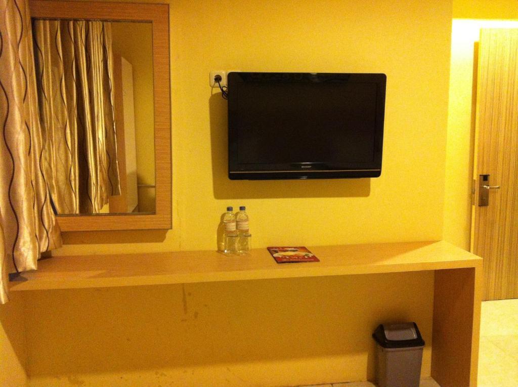 Hotel Paramount Biringkanya Room photo