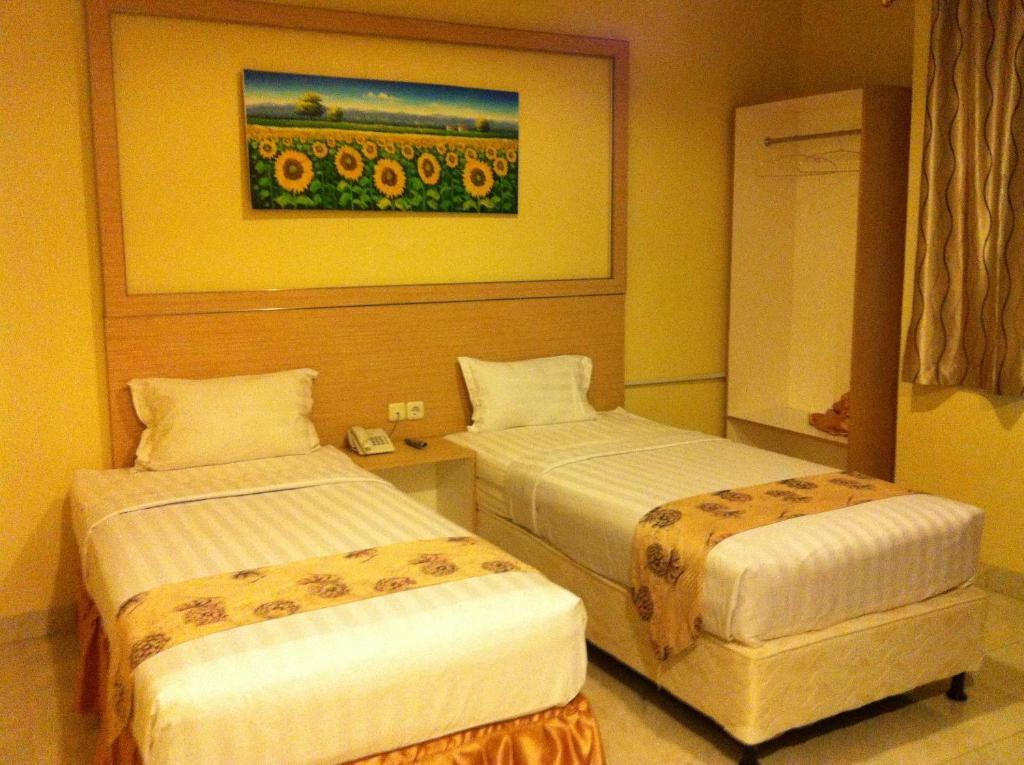 Hotel Paramount Biringkanya Exterior photo